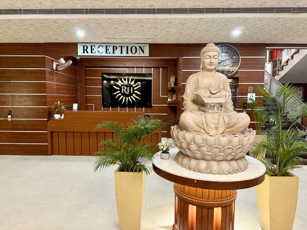 Royal Heritage Hotel & Resort Ayodhya Exterior foto